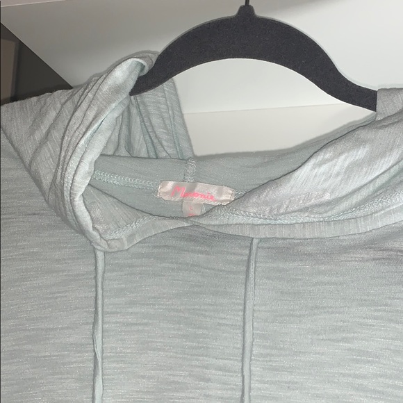 Flowy Lightweight Hoodie - Picture 6 of 7